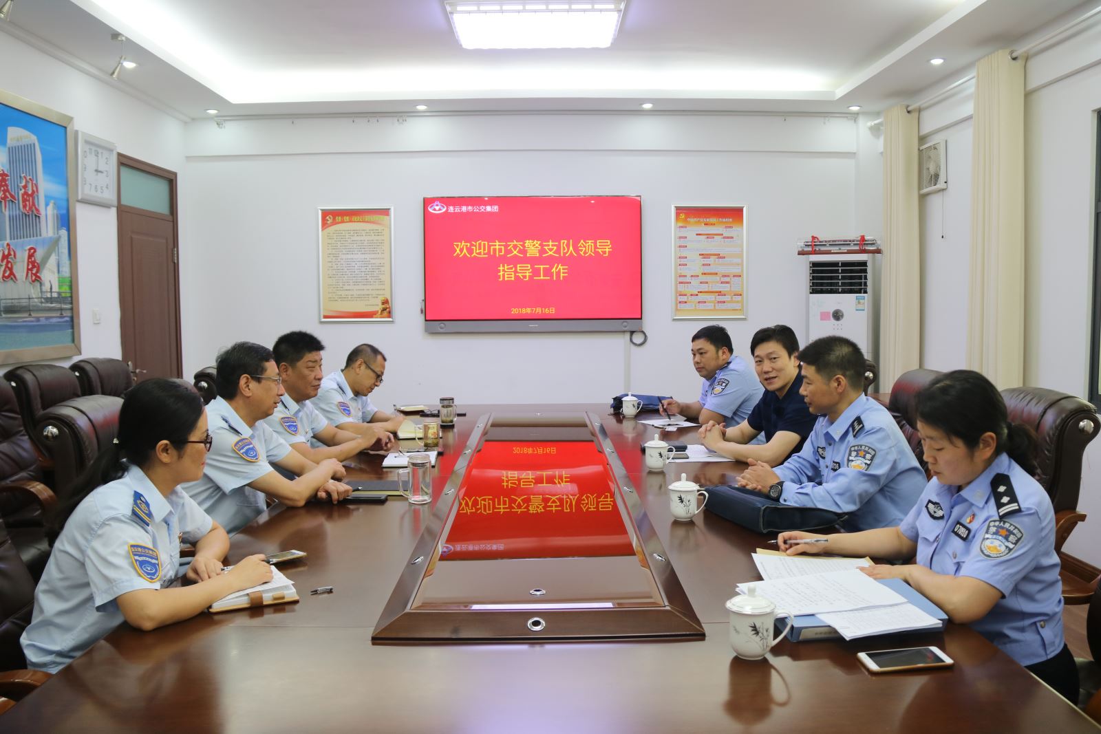 市交警支隊(duì)領(lǐng)導(dǎo)到公交集團(tuán)檢查指導(dǎo)安全生產(chǎn)工作