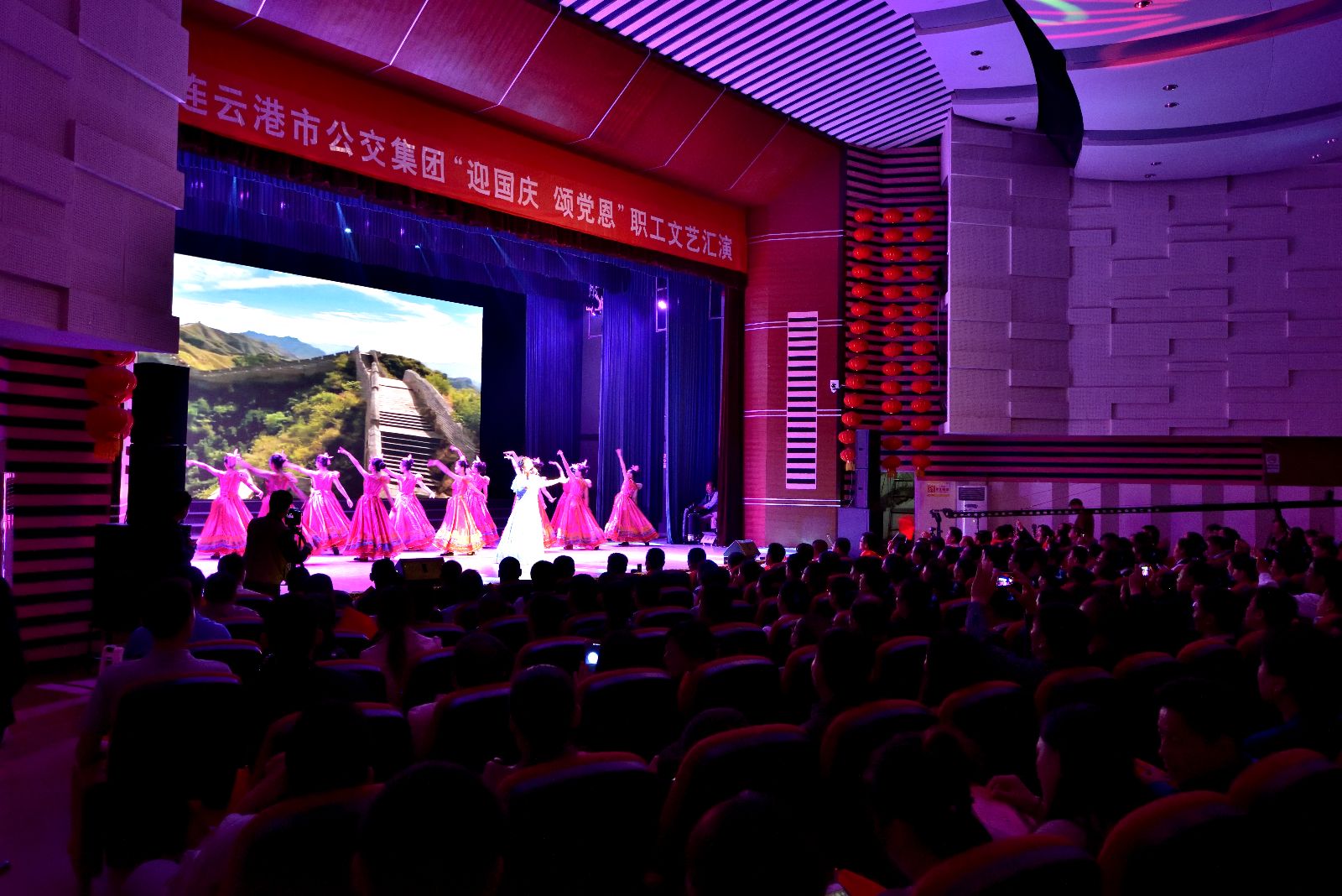 公交集團“迎國慶、頌黨恩”職工文藝匯演取得圓滿成功