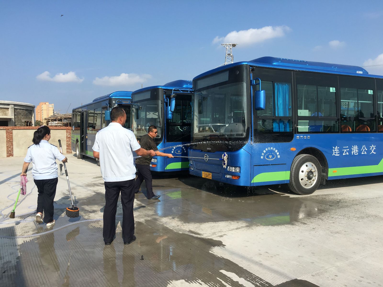 公交集團(tuán)海通公交公司做好新車(chē)上線(xiàn)準(zhǔn)備