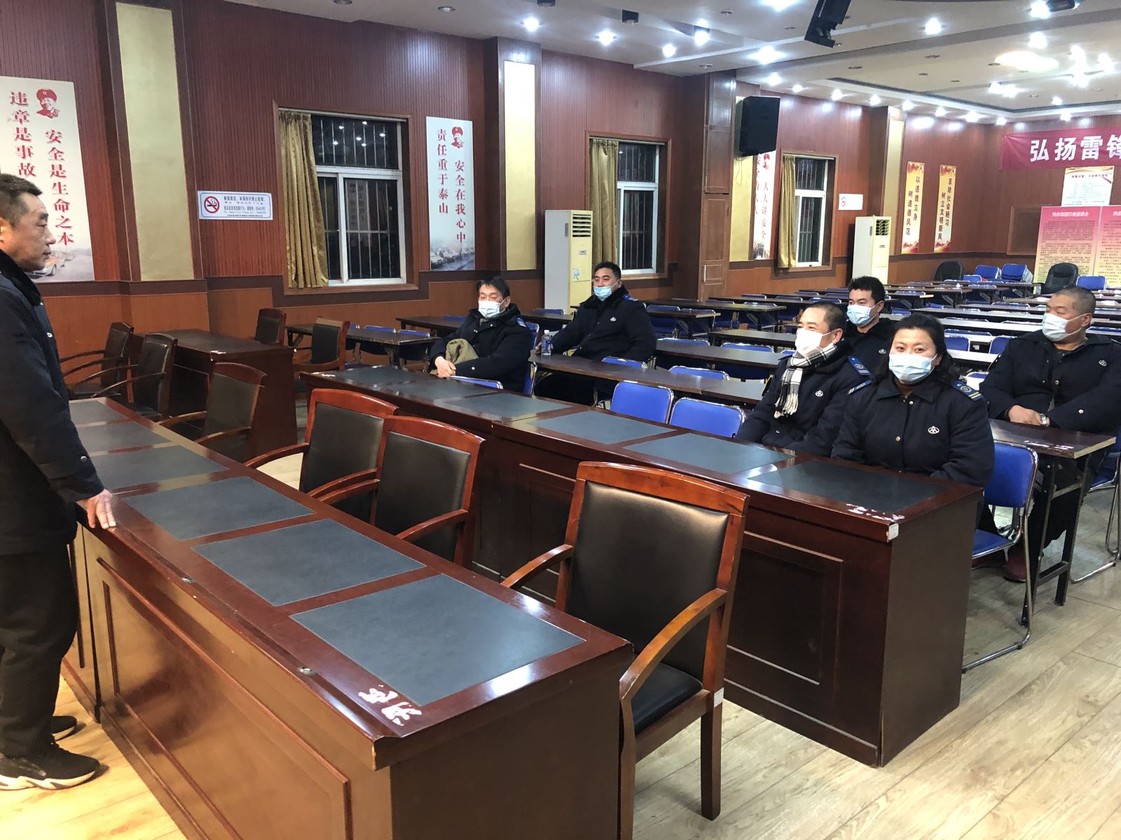 公交事業(yè)一部召開“安全合格班組”專項(xiàng)會議