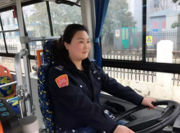 靚麗風(fēng)姿，“三八節(jié)”里公交集團(tuán)女員工們的別樣芳華
