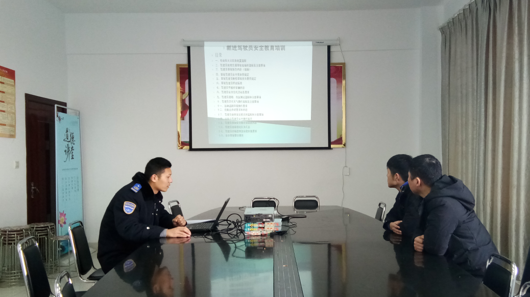 公交集團公交事業(yè)二部持續(xù)做好新入駕駛員崗前培訓(xùn)工作