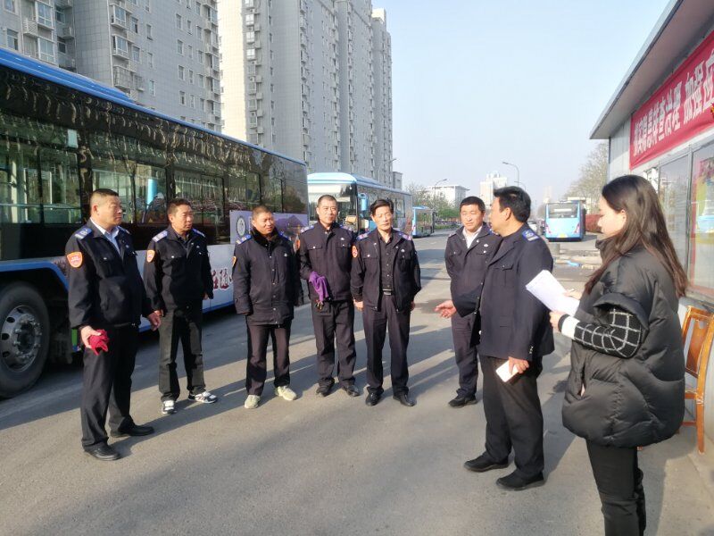 公交集團(tuán)公交事業(yè)一部備戰(zhàn)“安全生產(chǎn)，優(yōu)質(zhì)服務(wù)”百日競(jìng)賽活動(dòng)