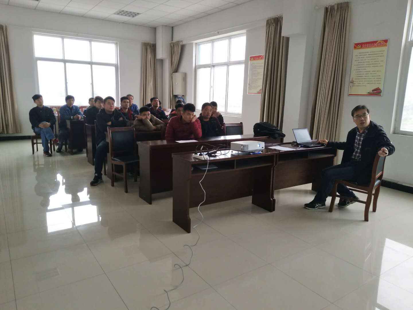 公交集團維修公司、大浦保養(yǎng)廠舉辦技能知識培訓(xùn)活動