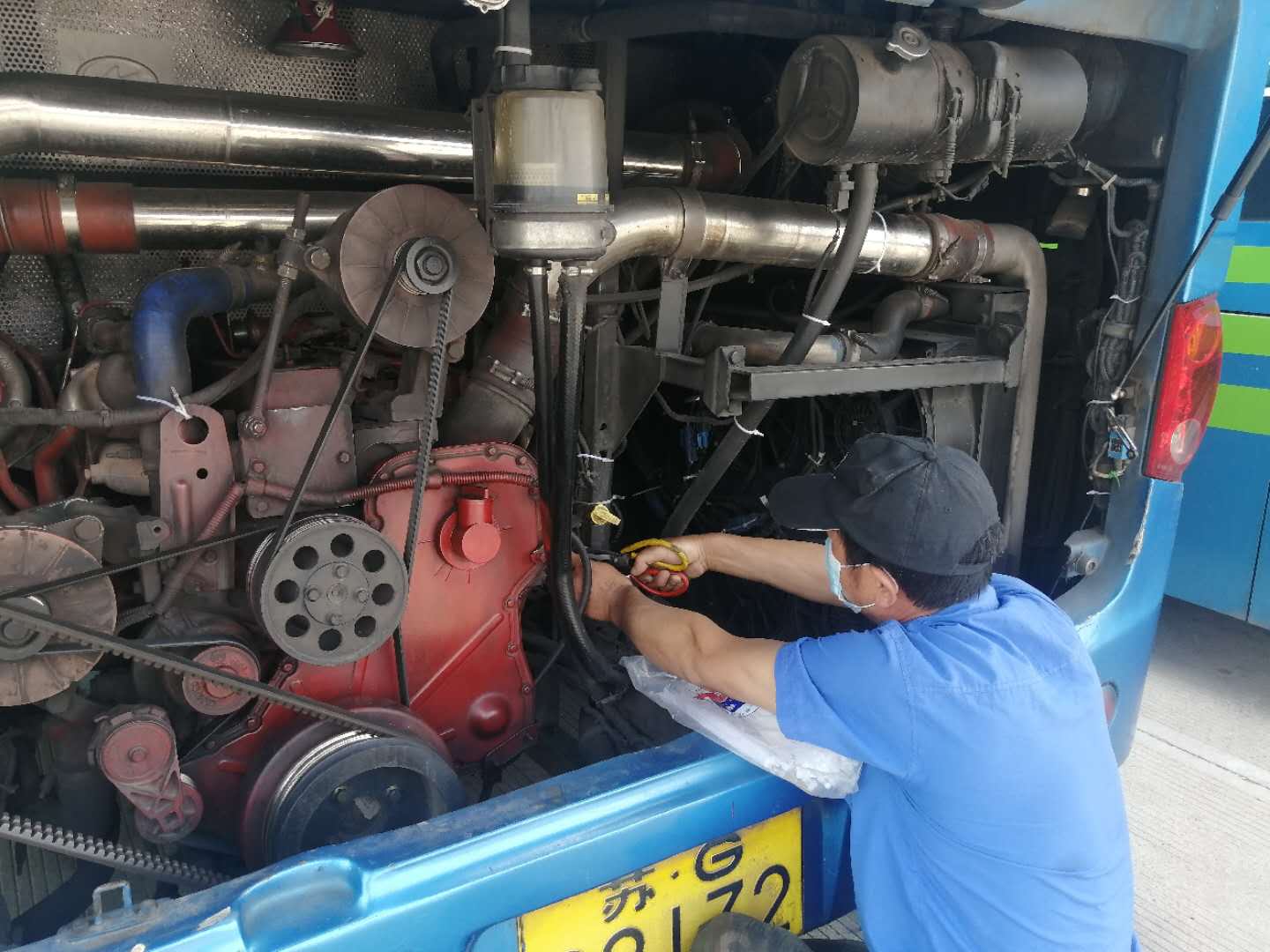 快速公交事業(yè)部開展夏季車輛線束專項檢查工作