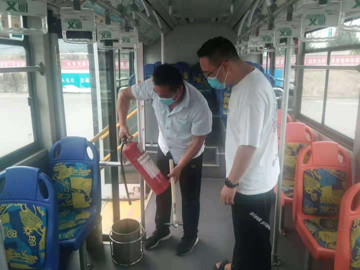 公交集團(tuán)公交事業(yè)一部防疫、安全兩手抓夯實(shí)新入職駕駛員崗前綜合培訓(xùn)