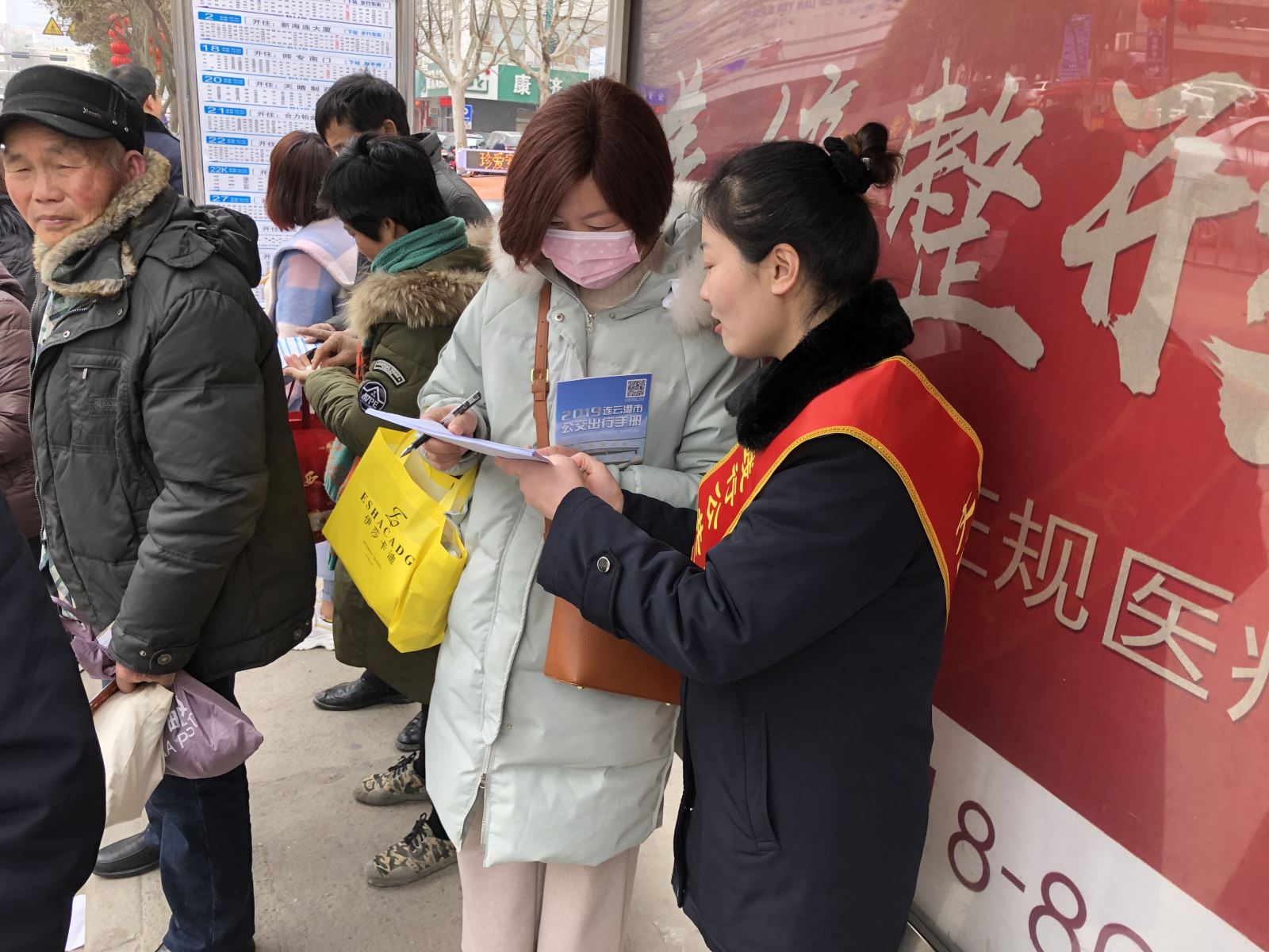 弘揚雷鋒精神  公交集團公交事業(yè)一部在行動