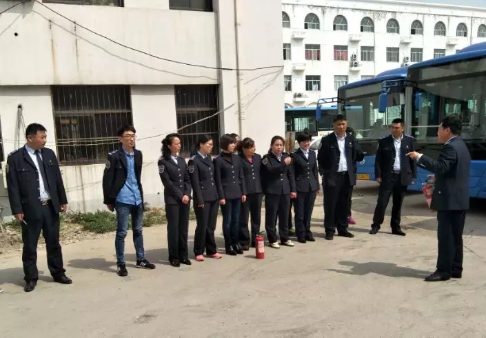 “共筑心中防火墻，搭起生命安全網(wǎng)”消防演練走進(jìn)公交集體佳連公司