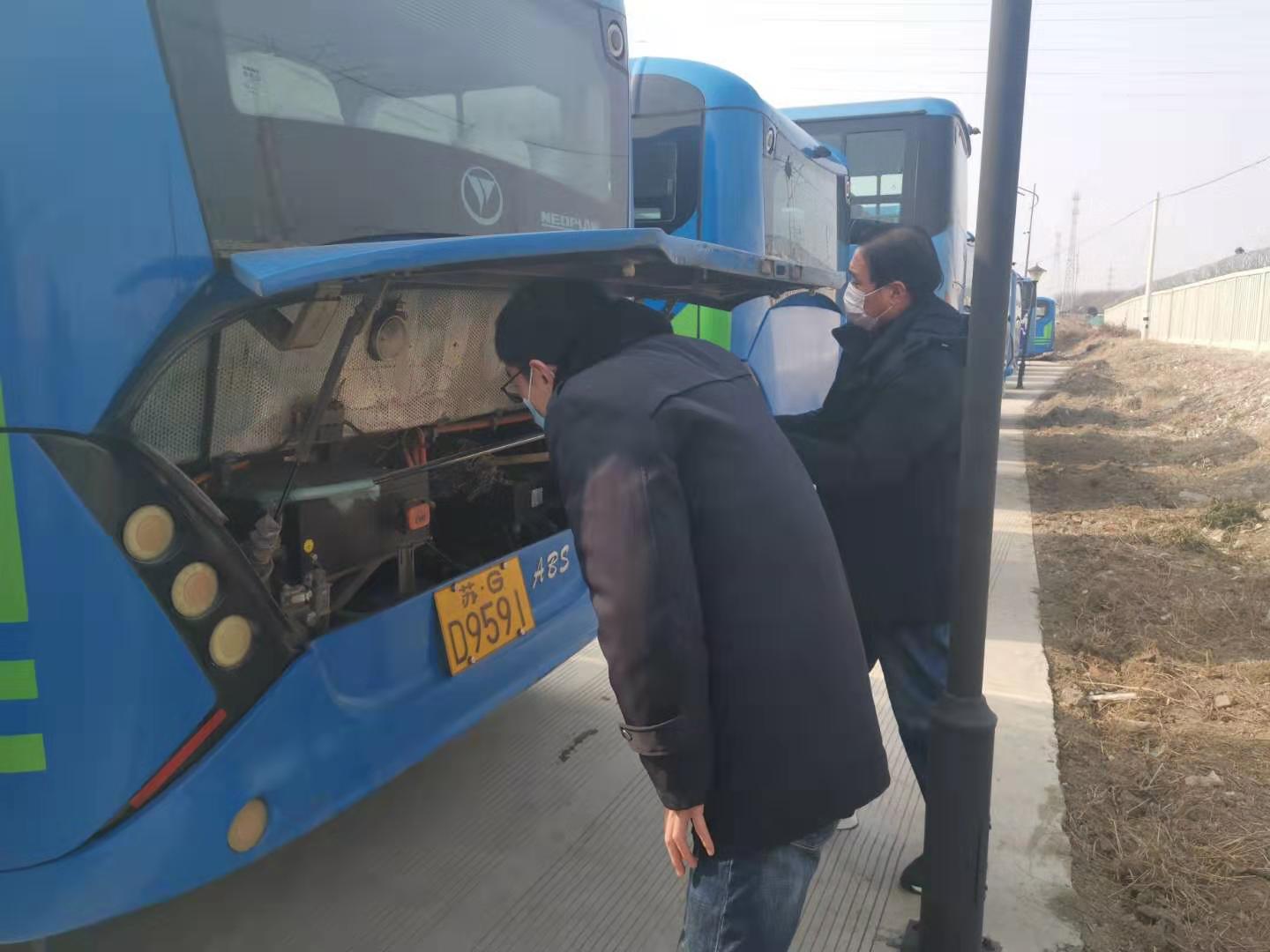 經(jīng)營(yíng)發(fā)展事業(yè)部做好車輛復(fù)工前電池倉(cāng)清理工作