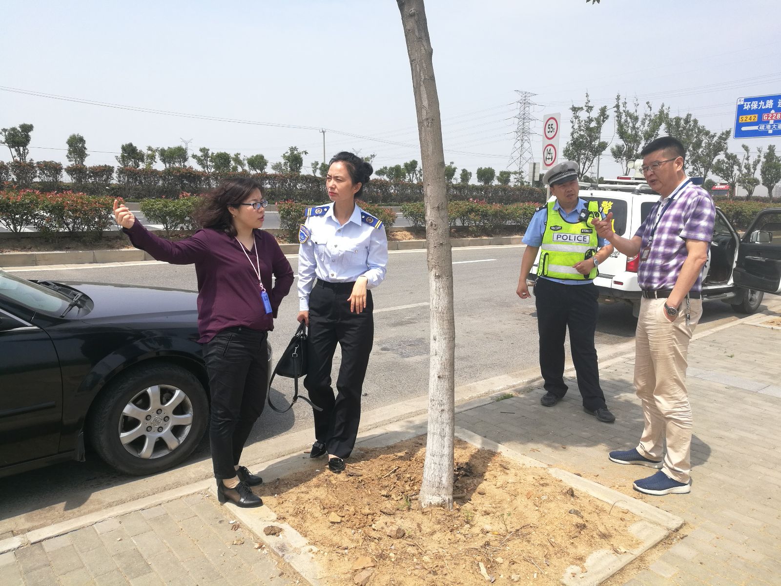 公交集團佳連公司現(xiàn)場勘察徐圩新區(qū)公交通行道路情況