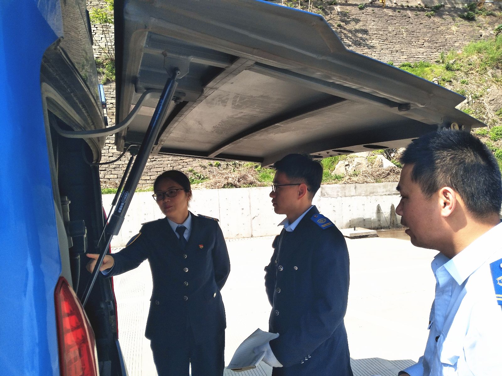 公交集團(tuán)機(jī)務(wù)技術(shù)部開展五一車輛安全技術(shù)狀況檢查工作