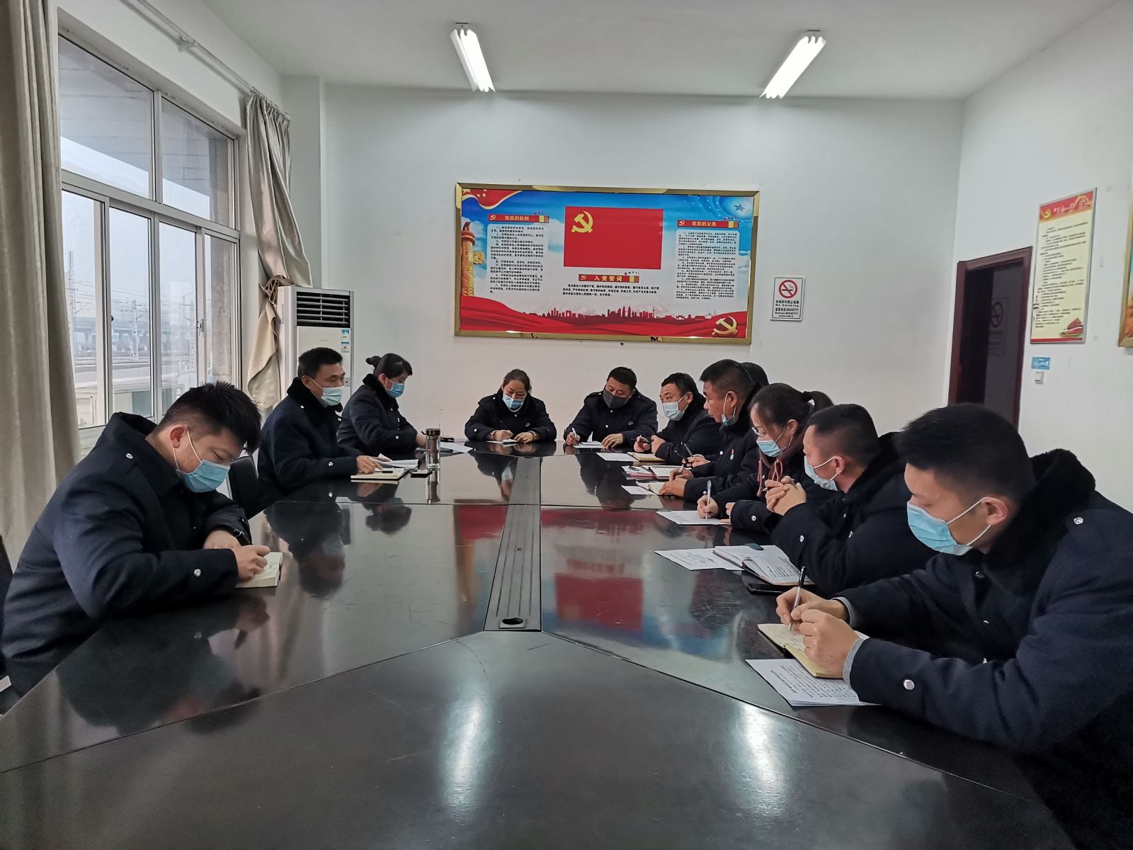 公交集團(tuán)公交事業(yè)二部召開2021年首次安全、機(jī)務(wù)工作專題會(huì)議