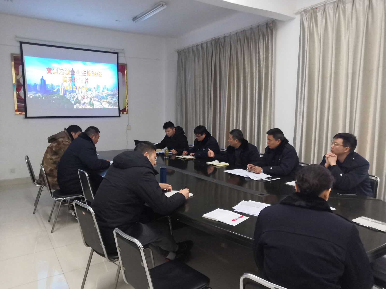 公交集團(tuán)公交事業(yè)二部組織觀看交通運輸企業(yè)安全生產(chǎn)主體責(zé)任警示教育片