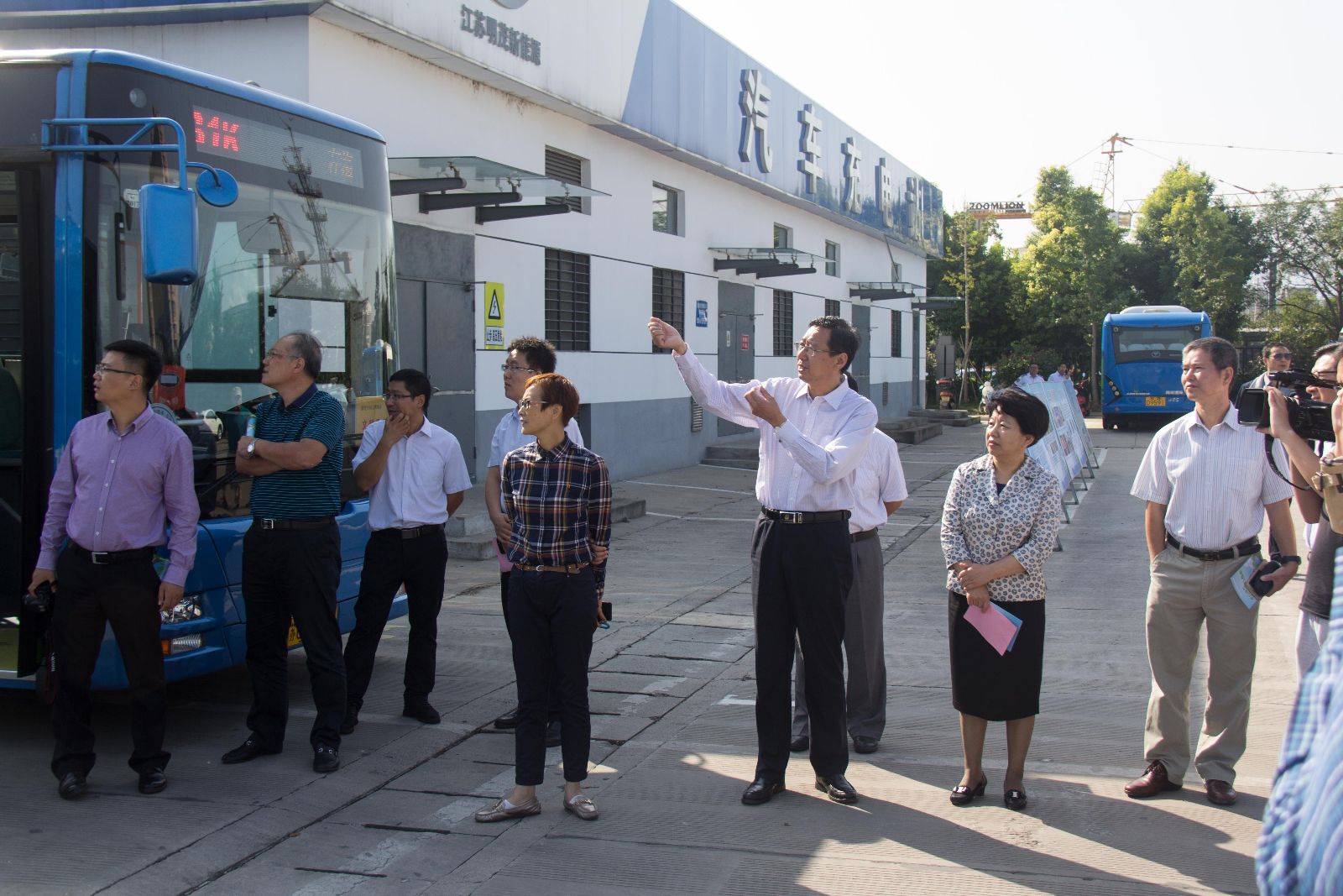連云港市人大常委會(huì)副主任于麗華一行 視察城市公交發(fā)展情況