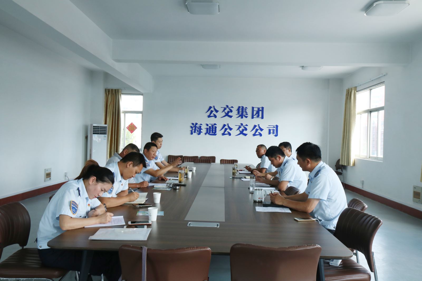 公交集團(tuán)召開(kāi)線(xiàn)路優(yōu)化調(diào)整調(diào)研會(huì)議