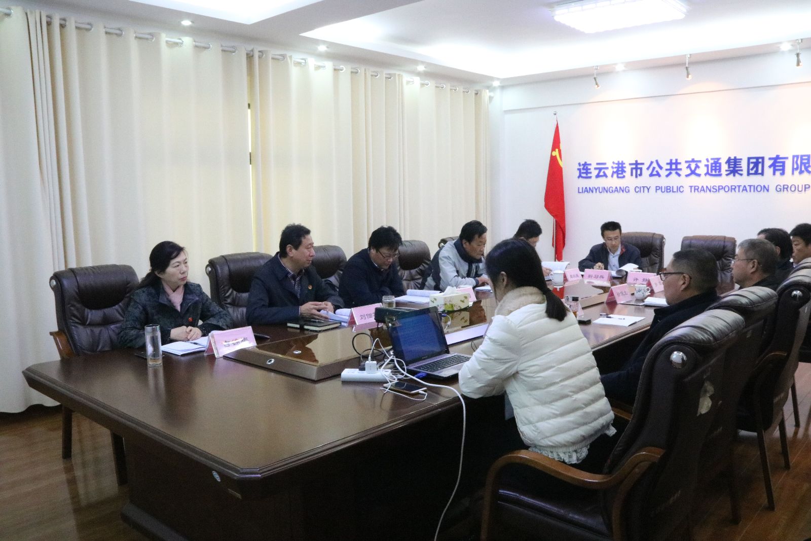 海通公交公司召開第三屆第二次董事會(huì)、監(jiān)事會(huì)