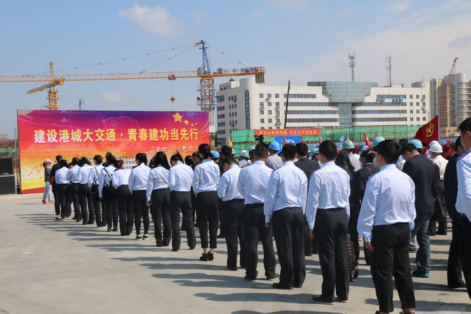 公交集團參加“建設(shè)港城大交通?青春建功當(dāng)先行”五四主題團日活動