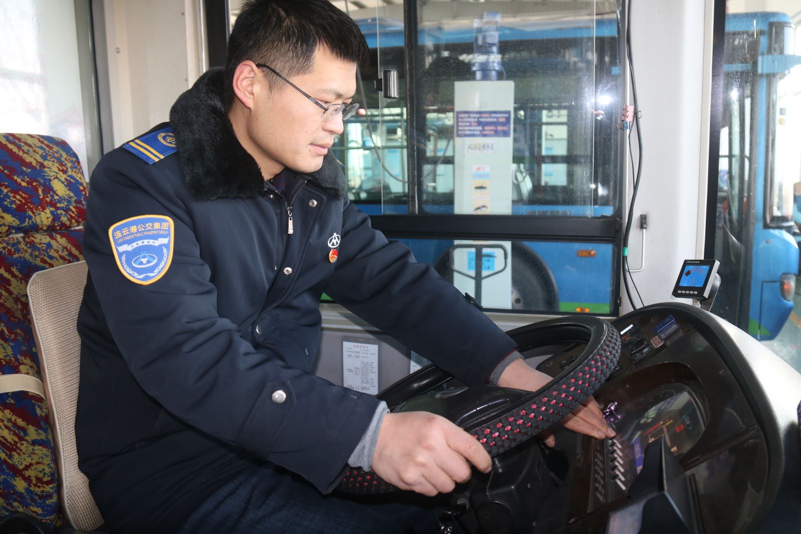 公交集團機務技術事業(yè)部做好冬季純電車公交安全運行保障工作