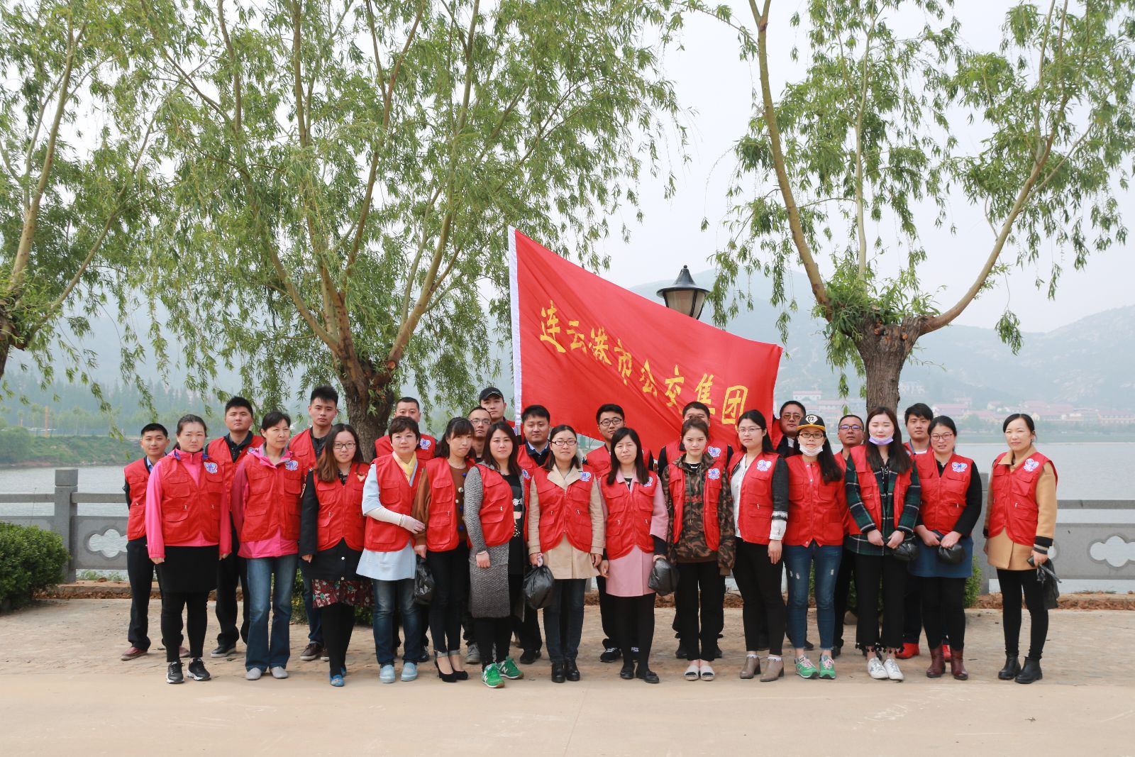 公交集團組織開展志愿環(huán)?；顒?/></a></em>
        <div>
        <span><a href=