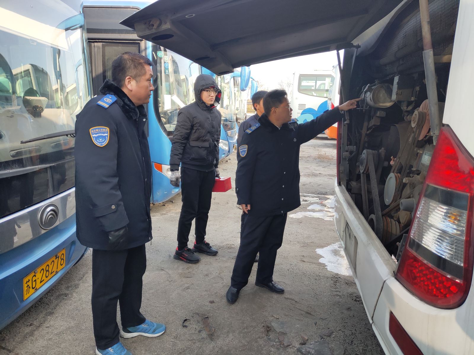 公交集團機務技術事業(yè)部開展待運營車輛檢查工作
